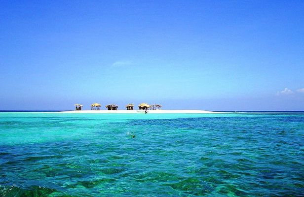 Full-Day Tour to Punta Rucia and Cayo Arena with Snorkeling