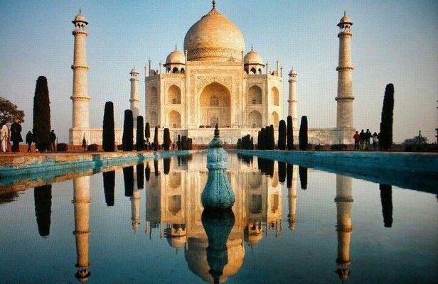 Private Day Trip to Taj Mahal by Car from Delhi