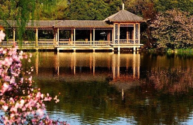 Hangzhou West Lake Walking Day Tour