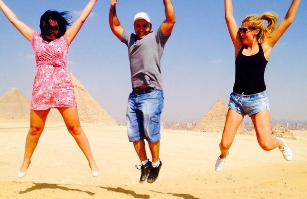 Day-Tour To Giza Pyramids, Great Sphinx, Egyptian Museum & Khan El Khalili