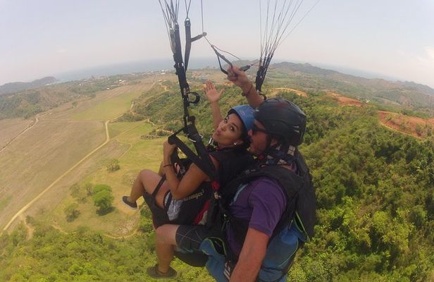 Paragliding Flight Las Terrazas 900 ft minimum guaranteed.