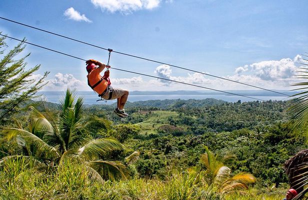 Zipline Adventure in El Limón