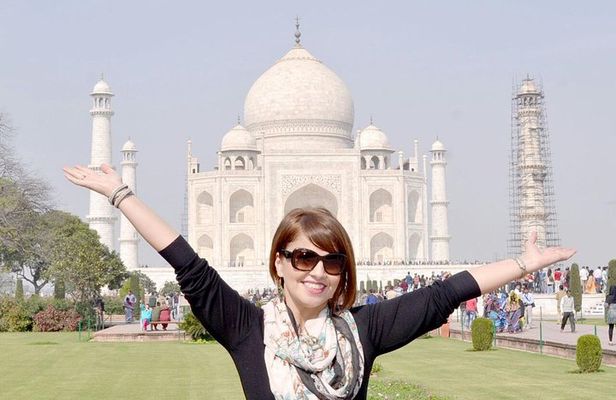 Private Agra Tour by Gatimaan Express Executive Class Visit Taj Mahal, Agra Fort