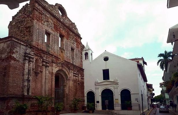 Panama Canal Locks and City Tour