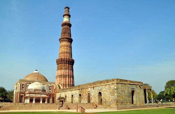 Exciting New and Old Delhi tour with lunch option