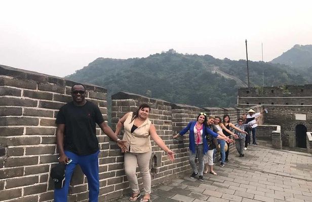 Great Wall Layover Small Group Tour (9AM-1PM)