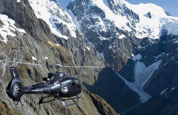 Milford Sound and the Glaciers Helicopter Tour including Landing from Queenstown