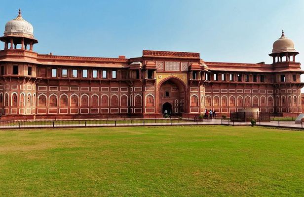 Agra Overnight Tour With 3 Star Hotel