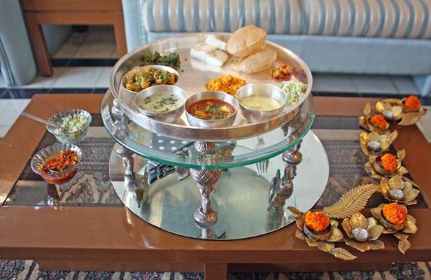 Private Mumbai Home Vegetarian Cooking Class with Crawford Market Visit and Lunch