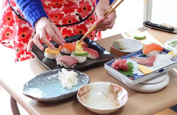 Private Kyoto Sushi Cooking Class & Tea Ceremony with Emika