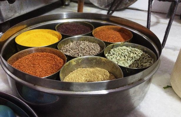 Private Vegetarian Rajasthani Cooking Class and Meal with Locals in Jaipur