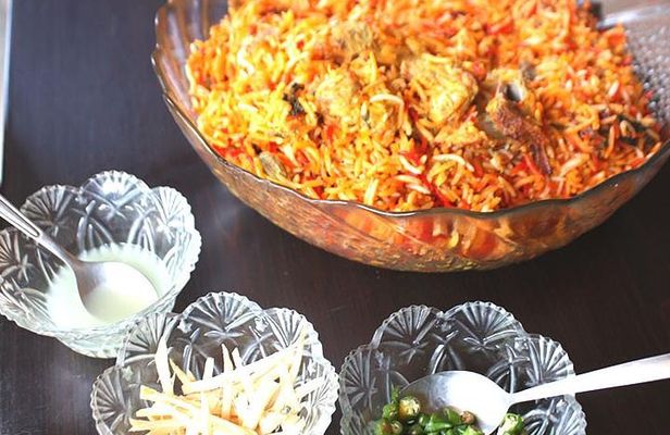Private Market Visit Cooking Lesson and Meal in a Local Delhi Home