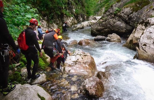Canyoning tour in Nevidio Canyon
