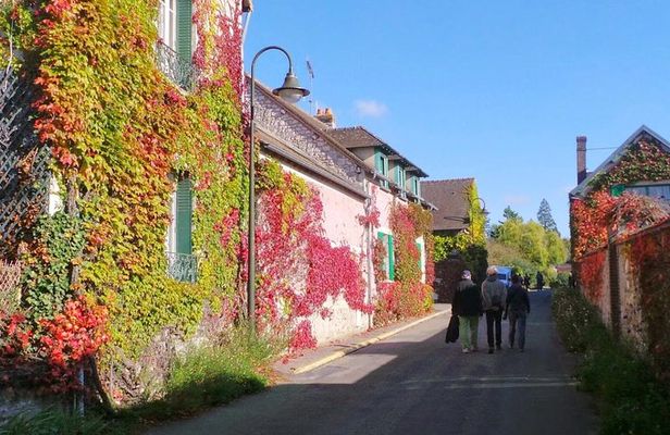 Giverny and Honfleur Private Day Trip from Paris
