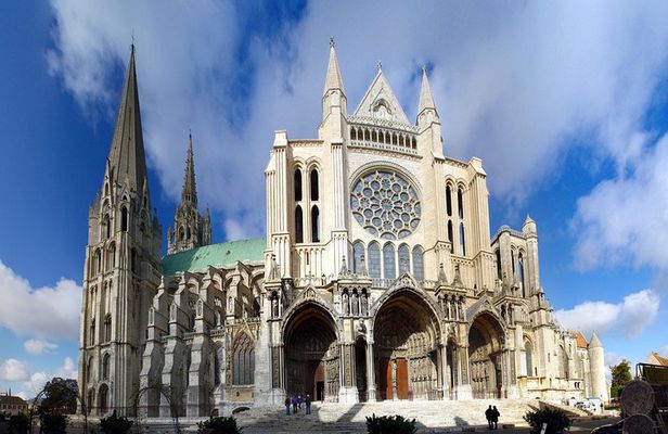 Chartres Cathedral 5 Hours Tour from Paris with Private Transport