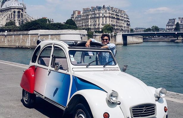 Paris Private Tour: Romantic Tour in a 2CV