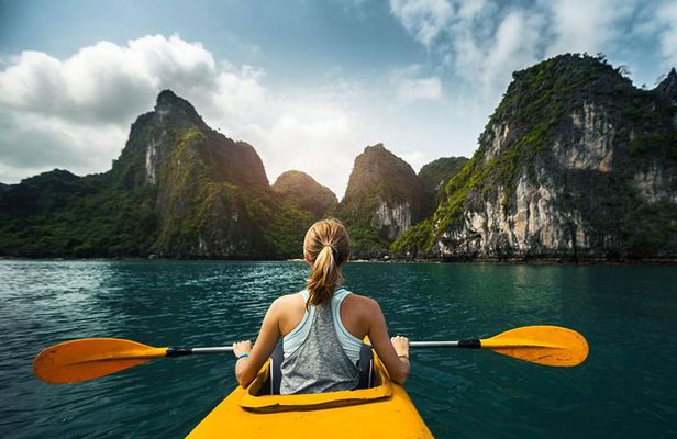 5-Star Luxury Cruise: Discover Ha Long & Lan Ha Bay from Hanoi