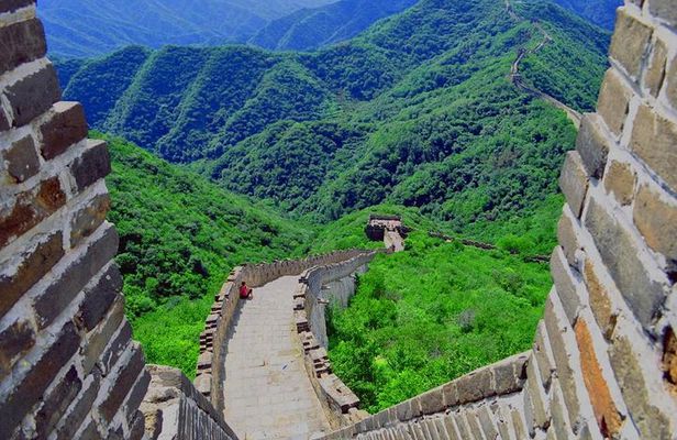 Small Group-Tour With Mutianyu, Jinshanling And BadalingGreatwall