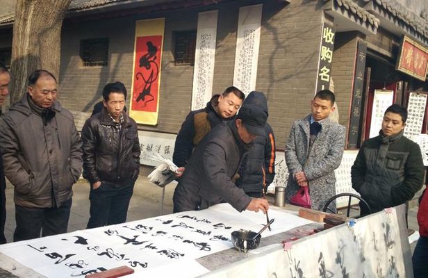 Xi'an Walking Tour: City Wall, Shuyuanmen Street, and Muslim Quarter