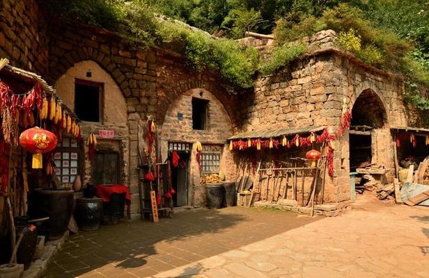 Xi'an Boutique Tour: Terracotta Army and Cave Dwellings