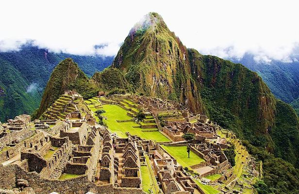 Private Tour: 2-Day Exploration of the Sacred Valley and Machu Picchu