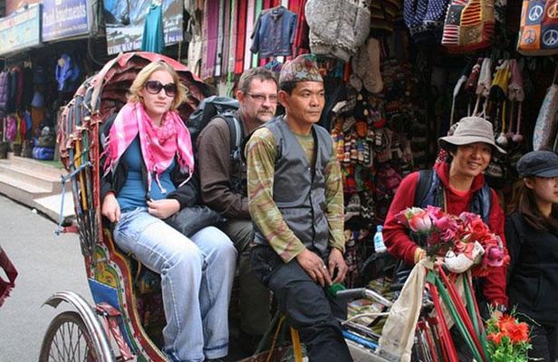 3-Hour Thamel Sightseeing Tour by Rickshaw in Kathmandu