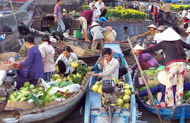 Cai Be Floating Market and Vinh Long City Day Trip from Saigon