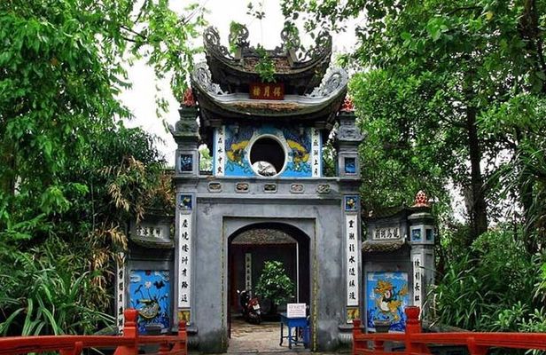 Hanoi Cyclo Ride and Water Puppet Show