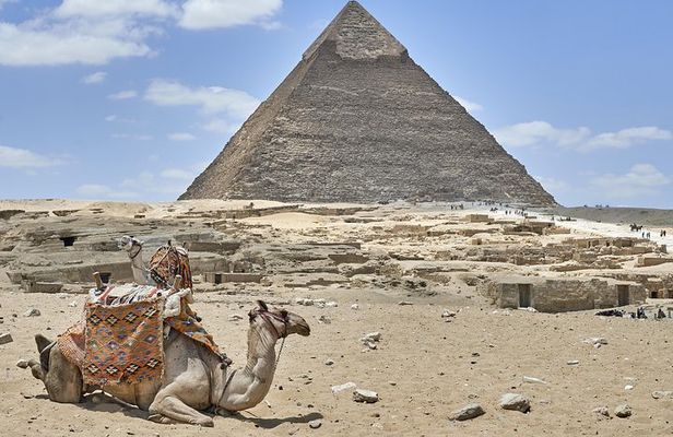 Private Giza Plateau and Pyramids Day Tour