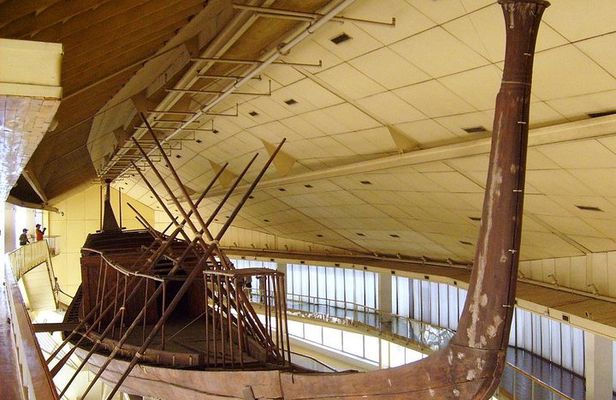 Private Full-Day Cairo Tour Including Giza, Solar Boat Museum, Felucca, and Nile Dinner Cruise
