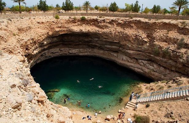 Discover the South and Wadi Shab from Muscat