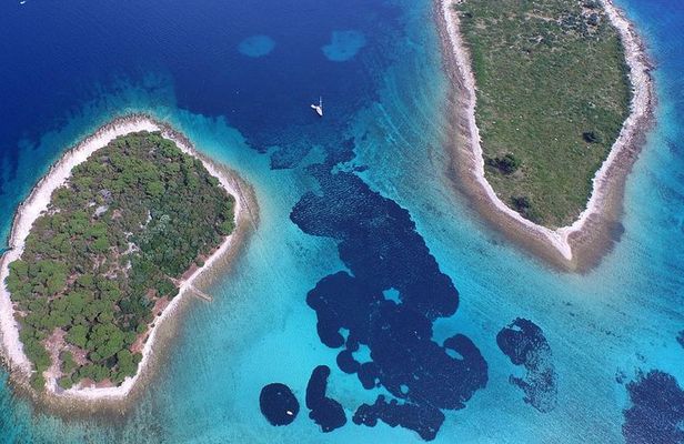 Blue Lagoon and Trogir Half-Day Speedboat Tour from Split
