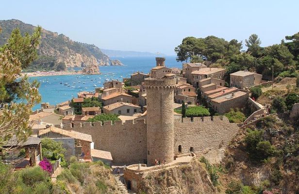 Costa Brava Day Tour with Boat Trip from Barcelona 