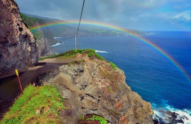 Road to Hana Adventure with Farm to Table Lunch in Town of Hana