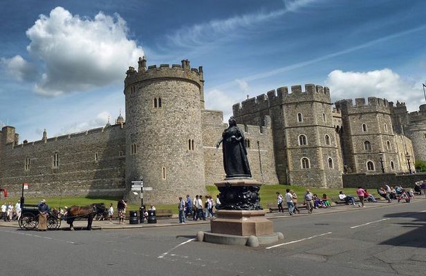 Private Half-Day Windsor Castle, Park and Old Town Tour from London