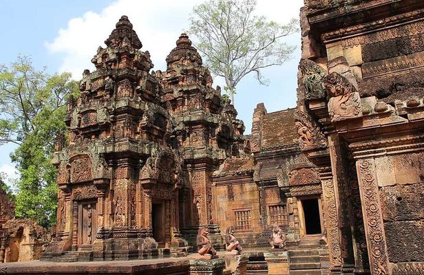 Phnom Kulen Waterfall & Banteay Srei Tour