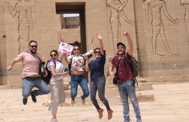 Enjoy 5 Nights Nile Dahabiya includes tours from Luxor to Aswan