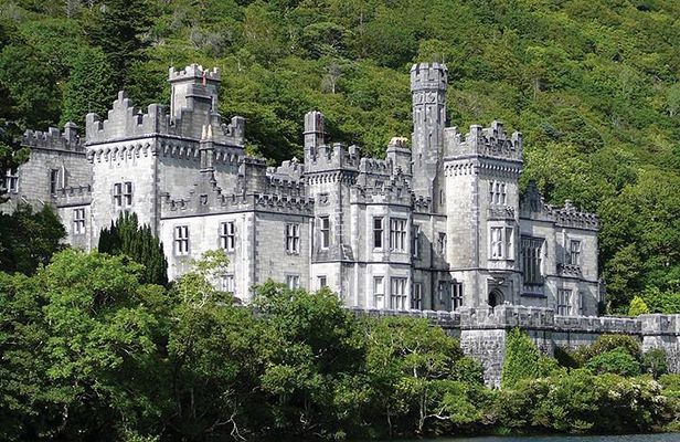 Connemara Day Trip Including Leenane Village and Kylemore Abbey from Galway