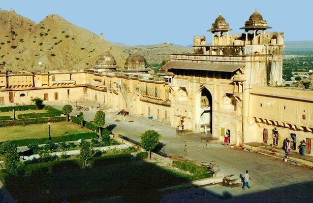 3-Days Luxury Golden Triangle Tour to Agra & Jaipur From Delhi