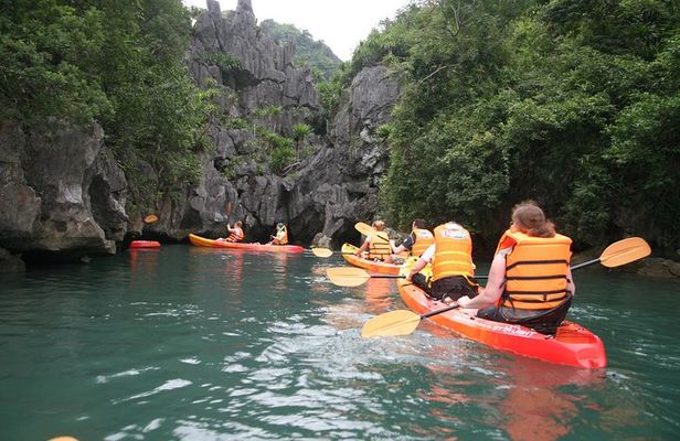3-Day Cruise Relaxing and Kayaking on Oriental Sails