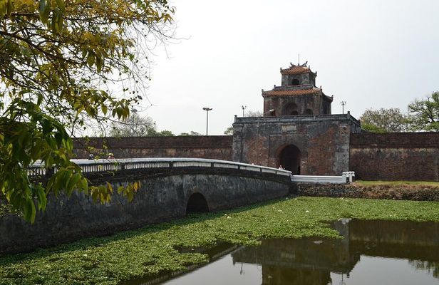 A Glimpse of Hue Tour