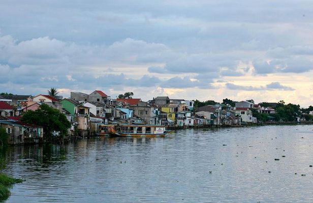 Sunset on Perfume River and Ancient Hue City Tour by Bike