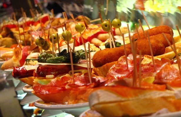 Private 3-Hour Tapas Tour of Granada