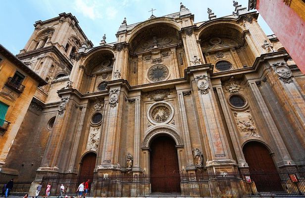 Private 3-hour Walking Tour Granada (incl. tickets to Cathedral & Royal Chapel)