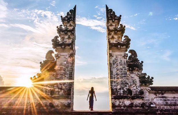 East Bali Tour: Gate of Heaven, Water Palace, Sleeping Gajah