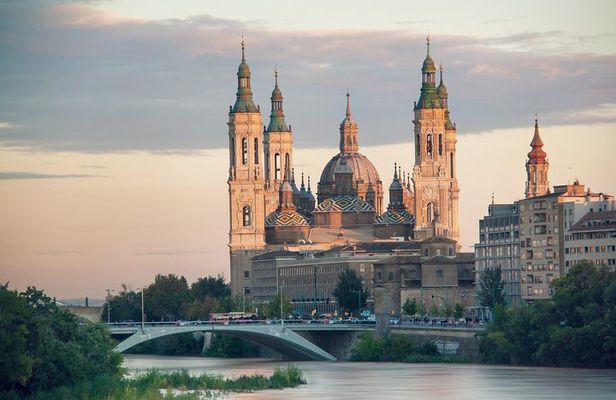 Zaragoza: Private Tour with a Local Guide