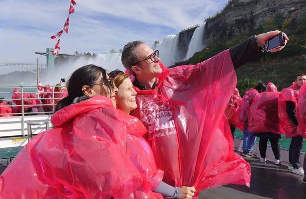 Luxury Small-Group Niagara Falls Day Tour from Toronto with Hornblower Cruise