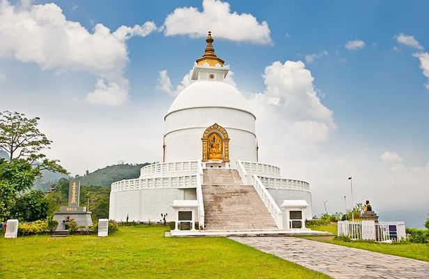 Private Hiking Tour to Peace Stupa in Pokhara