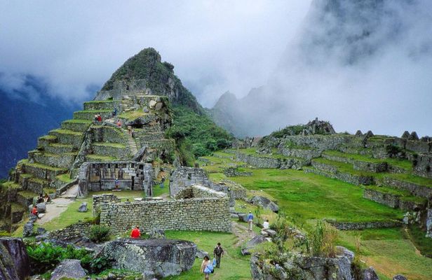 8-Day Machu Picchu and Lake Titicaca Tour from Lima