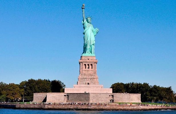 Lower Manhattan Tour with Statue of Liberty View